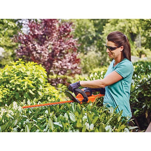 BLACK+DECKER 40V MAX Cordless Hedge Trimmer with POWERCOMMAND Powe...