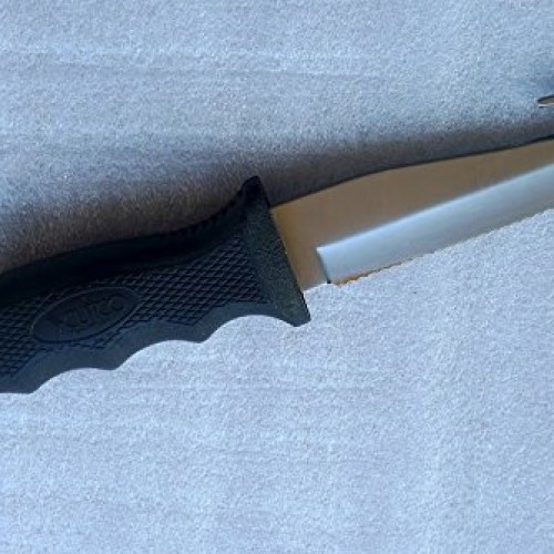 CUTCO Gut Hook Hunting Knife with Leather Sheath #5717BK