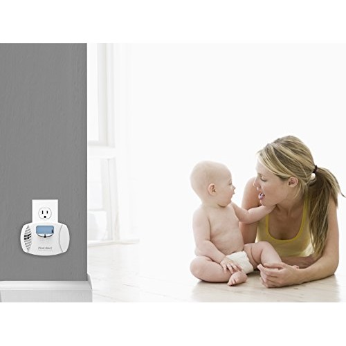 First Alert CO615 Dual-Power Carbon Monoxide Plug-In Alarm with Ba...