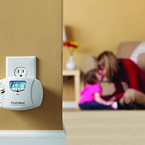 First Alert CO615 Dual-Power Carbon Monoxide Plug-In Alarm with Ba...