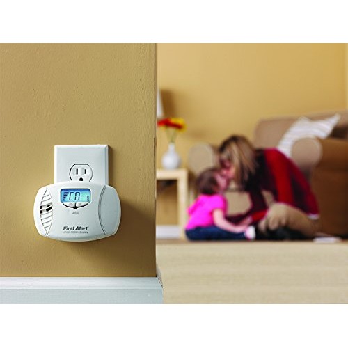 First Alert CO615 Dual-Power Carbon Monoxide Plug-In Alarm with Ba...