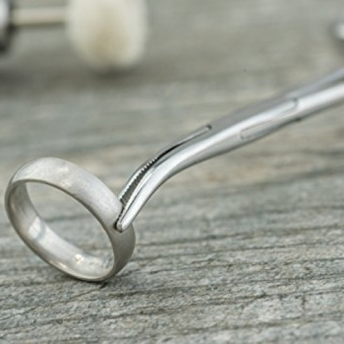 SE 5-1/2 Stainless Steel Self-Locking Curved Forceps - 656FC